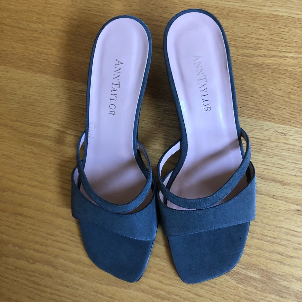Ann Taylor heeled dress sandals. Gray. 8M. NWOB